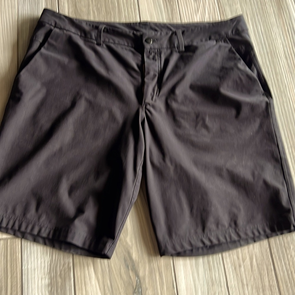 Gently used like new lululemon men’s shorts